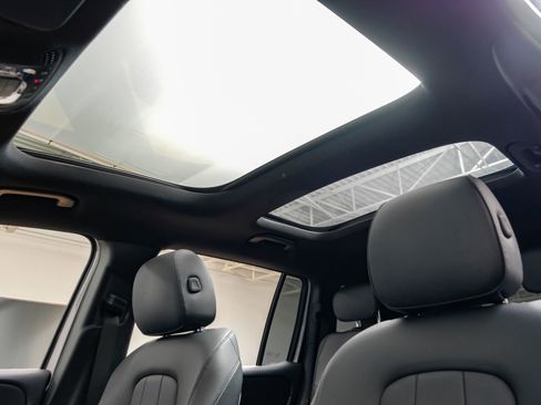 Used 2023 Mercedes-Benz GLB 250 w/ Premium Package image 5