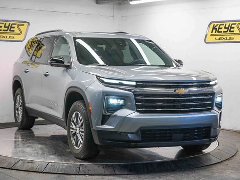 Used 2024 Chevrolet Traverse LT w/ Trailering Package image 5