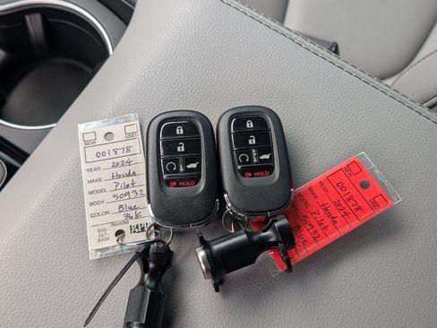 Used 2024 Honda Pilot Touring image 41