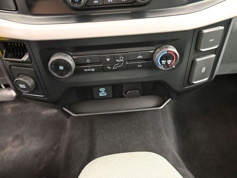 Used 2023 Ford F150 XLT RWD image 4