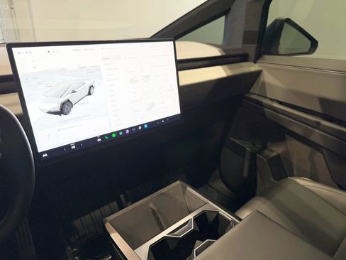 Used 2024 Tesla Cybertruck AWD Crew Cab image 18