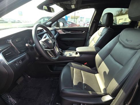 Used 2025 Cadillac XT5 Premium Luxury image 15