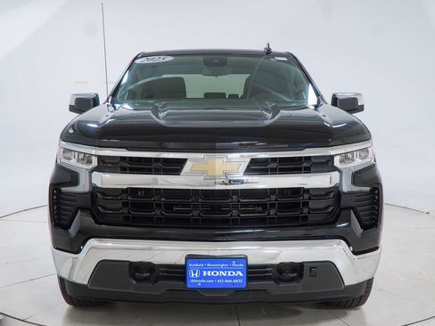 Used 2025 Chevrolet Silverado 1500 LT AWD/4WD image 2