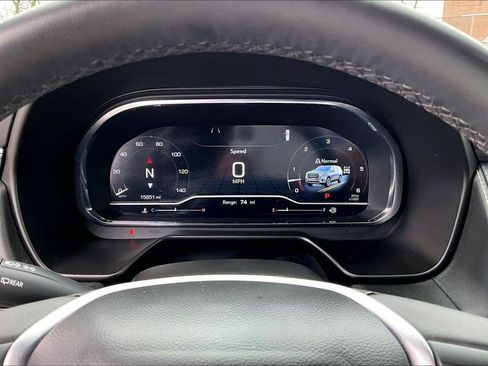 Used 2023 GMC Yukon XL SLT w/ SLT Premium Package image 19