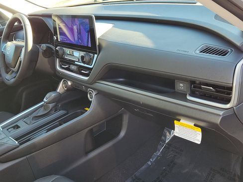 Used 2025 Toyota Grand Highlander AWD image 33