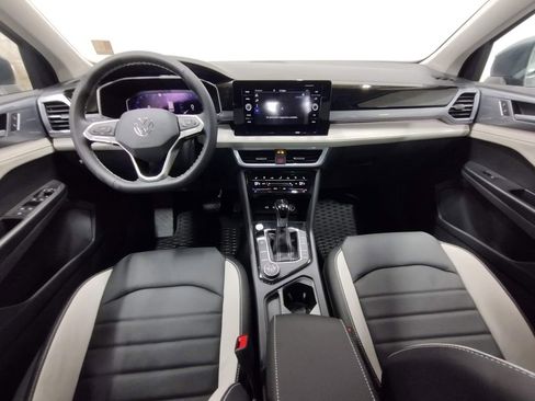 New 2025 Volkswagen Taos SEL image 39