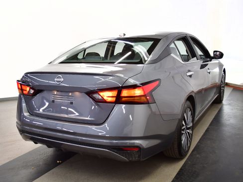 Used 2025 Nissan Altima 2.5 SV FWD image 7