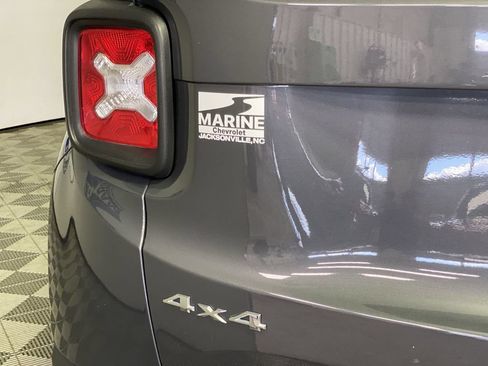 Used 2022 Jeep Renegade Latitude w/ Convenience Group AWD/4WD image 36