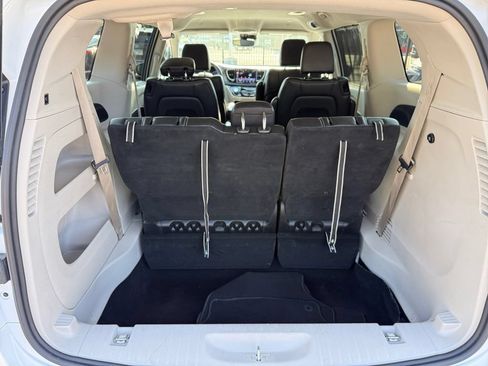 Used 2024 Chrysler Pacifica Touring-L FWD image 25