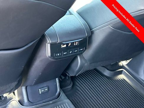 Used 2024 Toyota Highlander XSE FWD image 16
