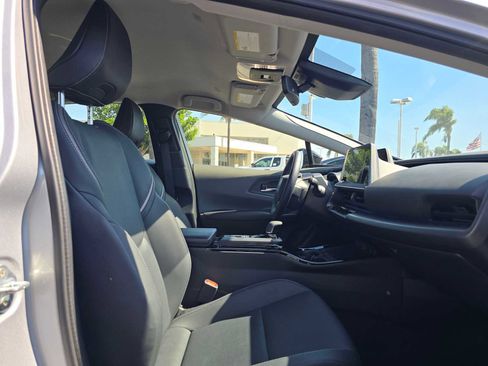 Used 2025 Toyota Prius XLE FWD image 10