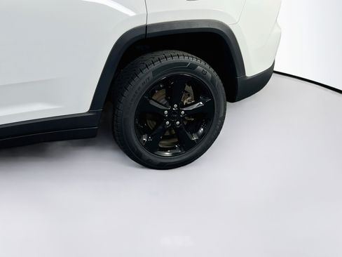 Used 2023 Jeep Grand Cherokee Limited w/ Black Appearance Package AWD/4WD image 30