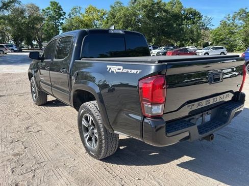 Used 2019 Toyota Tacoma TRD Sport image 3