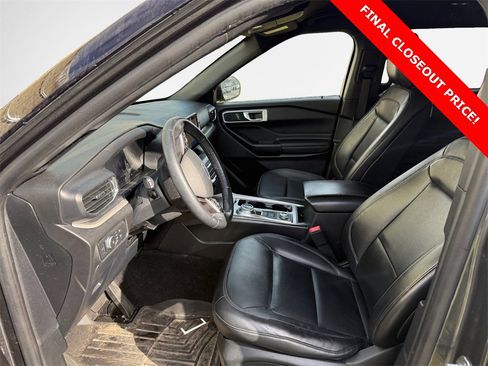 Used 2020 Ford Explorer XLT w/ Equipment Group 202A image 12