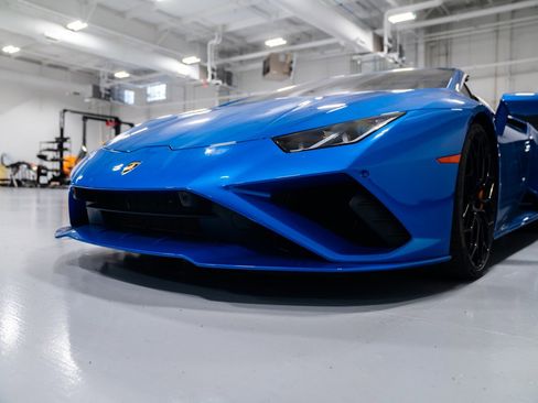 Used 2021 Lamborghini Huracan EVO RWD image 23