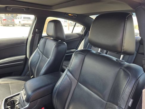 Used 2020 Dodge Charger SXT w/ Leather Interior Group RWD image 9