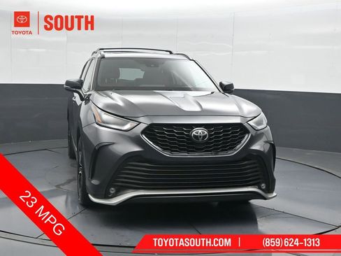Used 2021 Toyota Highlander XSE AWD/4WD image 5