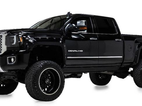 Used 2016 GMC Sierra 2500 Denali w/ Duramax Plus Package image 2