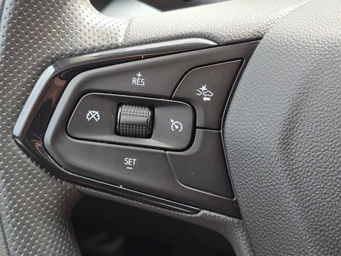 Used 2025 Chevrolet Trax LT FWD image 8