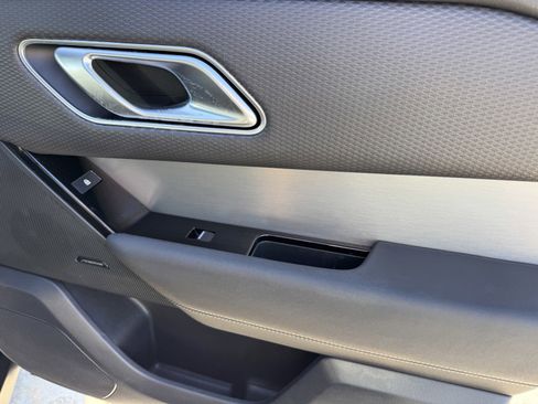 Used 2023 Land Rover Range Rover Velar R-Dynamic S image 9