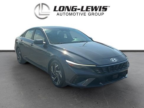 Used 2025 Hyundai Elantra SEL FWD image 10
