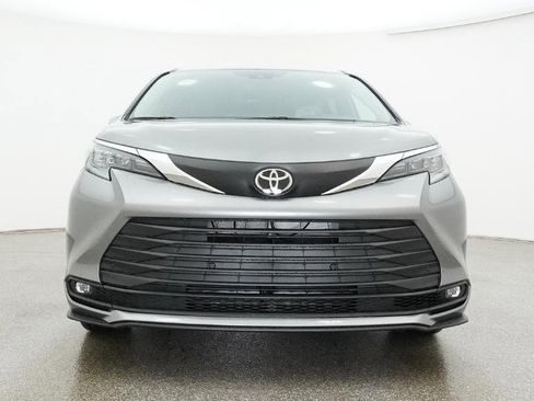 New 2026 Toyota Sienna XLE FWD image 12