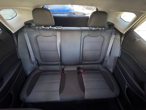 Used 2025 Chevrolet Trax LT FWD image 38