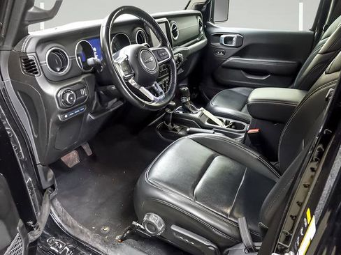 Used 2023 Jeep Wrangler Unlimited Sahara w/ Cold Weather Group AWD/4WD image 9
