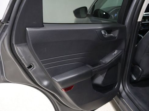 Used 2021 Ford Escape SE image 19