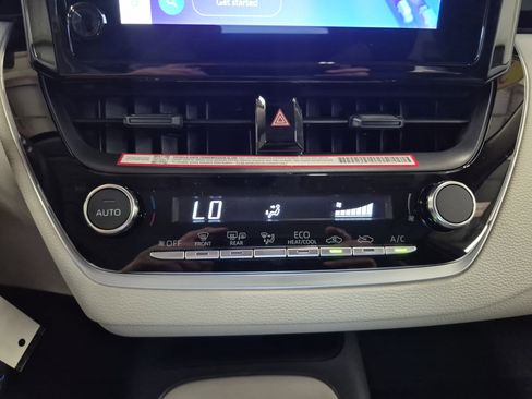 Used 2026 Toyota Corolla LE FWD image 30
