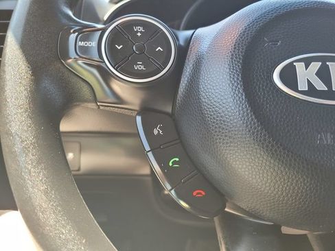 Used 2017 Kia Soul + FWD image 27