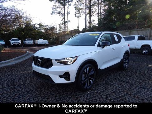 Certified 2024 Volvo XC40 B5 Plus w/ Protection Package Premier image 4
