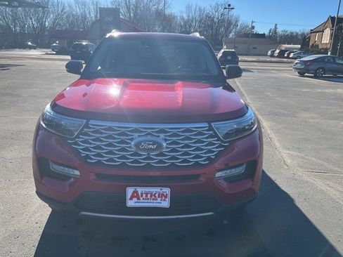 Used 2020 Ford Explorer Platinum w/ Premium Technology Package image 2