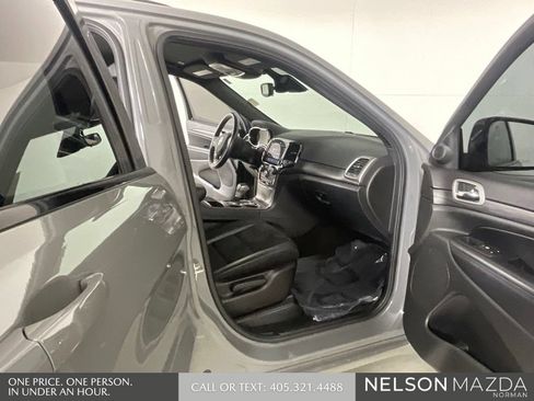 Used 2021 Jeep Grand Cherokee Laredo X AWD/4WD image 14