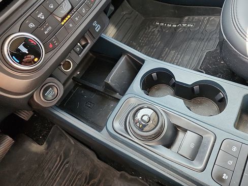 Used 2024 Ford Maverick Lariat w/ Black Appearance Package FWD image 12
