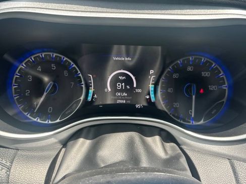 Used 2024 Chrysler Pacifica Touring-L w/ S Appearance Package FWD image 14