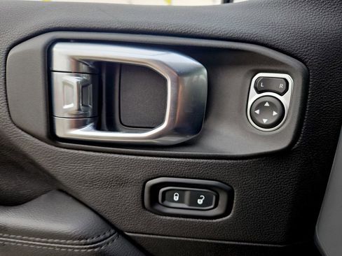 Used 2023 Jeep Wrangler Altitude image 22