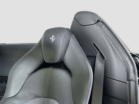 Used 2023 Ferrari F8 Tributo RWD image 19