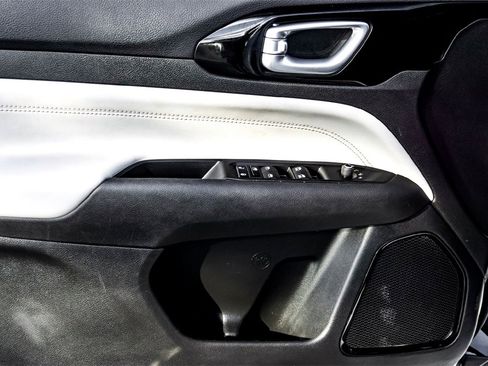 Used 2024 Jeep Compass Limited image 10