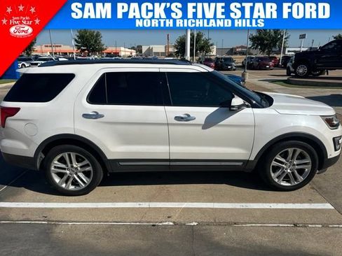 Used 2017 Ford Explorer Limited w/ Equipment Group 301A FWD image 4