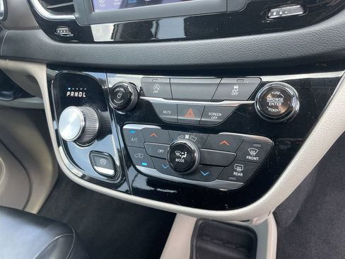 Used 2020 Chrysler Voyager Lxi FWD image 26