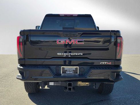 Used 2025 GMC Sierra 2500 AT4 w/ Technology Package AWD/4WD image 4