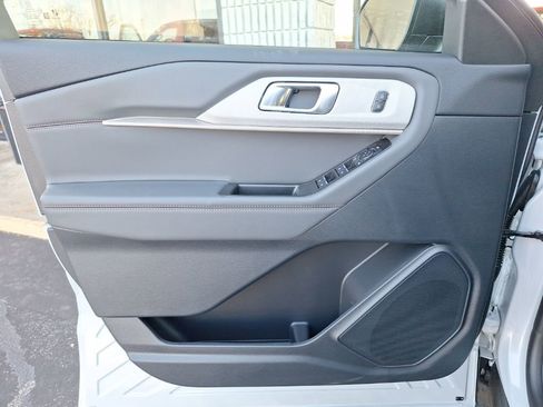 New 2026 Ford Explorer Active image 2