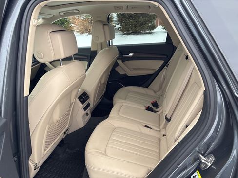 Used 2022 Audi Q5 2.0T Premium w/ Convenience Package image 10