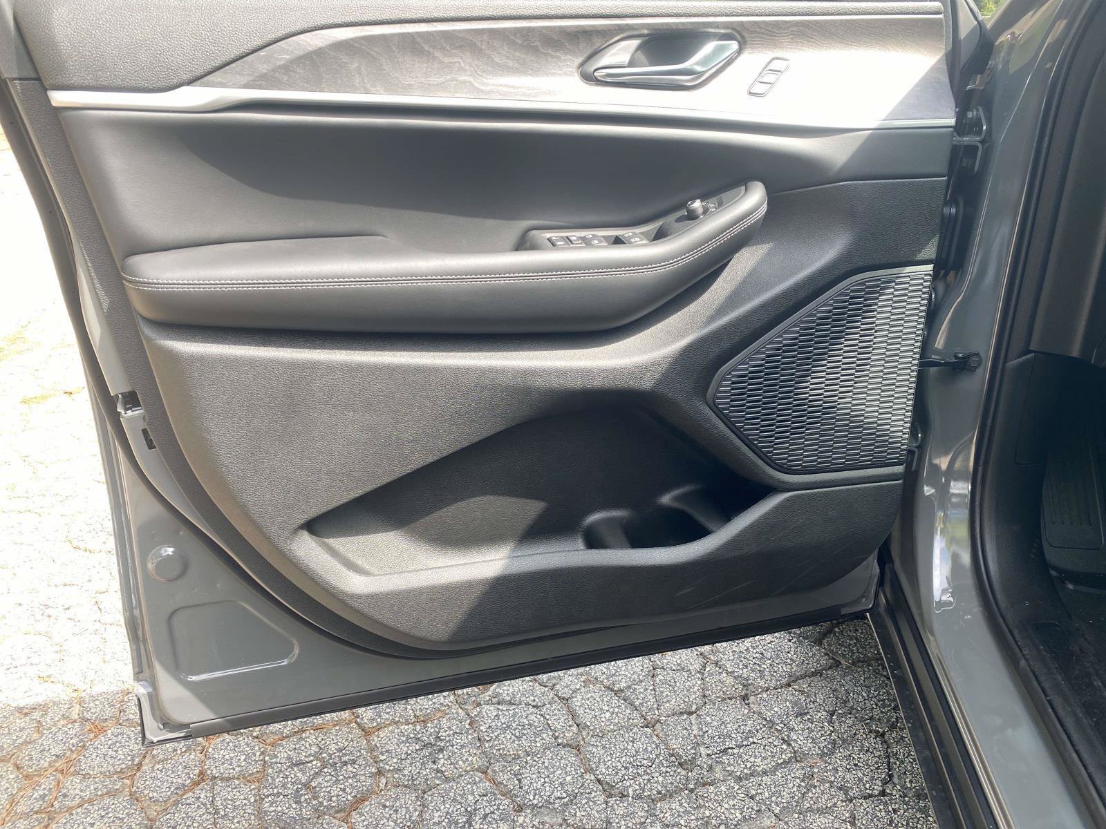 New 2027 Jeep Grand Cherokee Limited AWD/4WD image 12