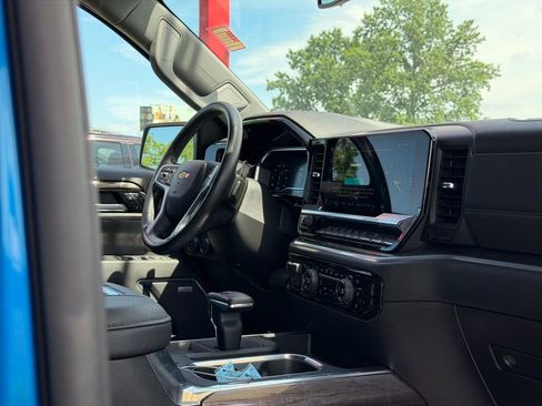 Used 2022 Chevrolet Silverado 1500 LTZ w/ LTZ Convenience Package II AWD/4WD image 42
