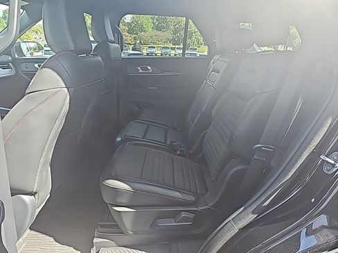 Used 2025 Ford Explorer ST-Line w/ ST-Line Street Pack image 11