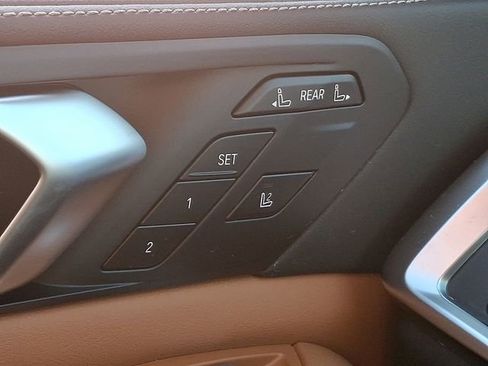 Certified 2025 BMW X7 xDrive40i w/ Premium Package image 27