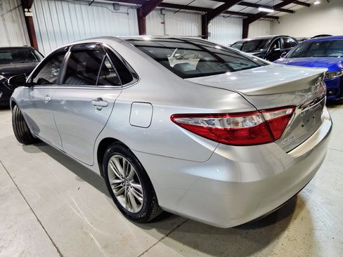 Used 2017 Toyota Camry SE w/ Moonroof Package FWD image 7