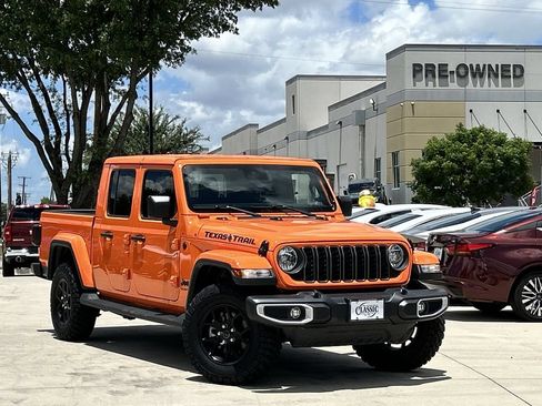 Used 2025 Jeep Gladiator Sport AWD/4WD image 2